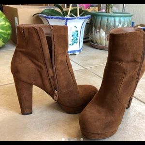Barely Worn Cute Brown Suede Booties